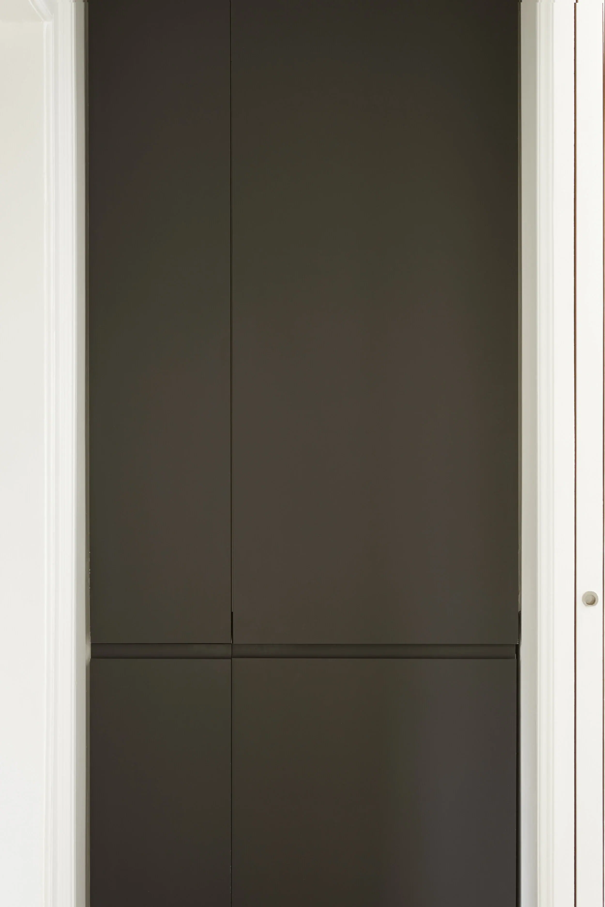 It was important to create maximum functionality and provide practical storage without compromising the design. We have provided extra storage by incorporating part of the hallway into the kitchen where’ve we put the fridge-freezer, washer/dryer and